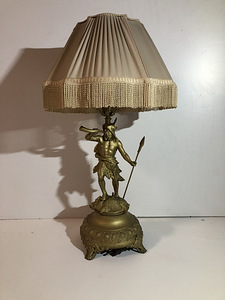 Старинная настольная лампа.