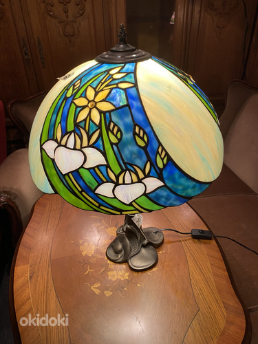 Настольная лампа в стиле Тиффани (фото #1)