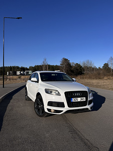 Audi Q7 4.2TDI S-line 2012 (1 foto / 13)