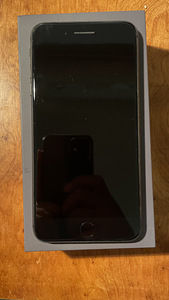 iPhone 8 pluss 64gb battery health 87% (1 foto / 9)
