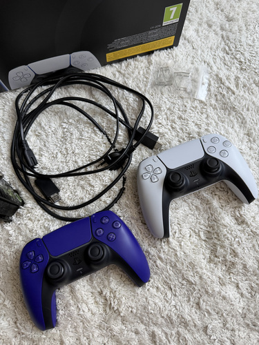 Sony PlayStation 5 Slim Digital 1TB 2 controllers