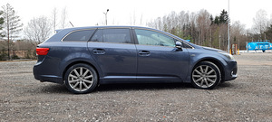 Toyota avensis 2.2 d-cat (3 foto / 8)
