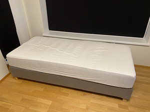 IKEA bed + mattress 200x90 (1 foto / 1)