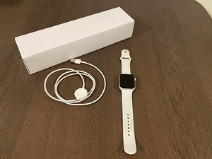 Apple Watch 4 44mm GPS White (1 foto / 2)