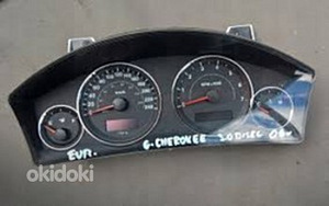 Jeep Grand Cherokee 2005-2010 juhtpaneel (2 foto / 3)