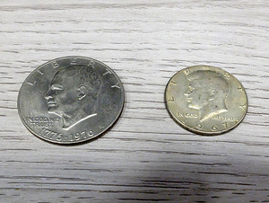 Монета США 1$ Эйзенхауэром 1976 + 1/2$ Кеннеди 1967 (1 фото из 2)