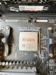 AMD Ryzen 5800X3D, X570-E Gaming, 2x8GB RAM (4 foto / 7)
