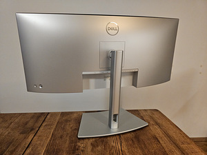 Монитор Dell U3423WE с встроенной док-станцией Type-C на 90 (8 фото из 10)