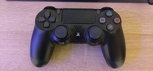 PS4 Pro CUH-7216B (2 foto / 3)