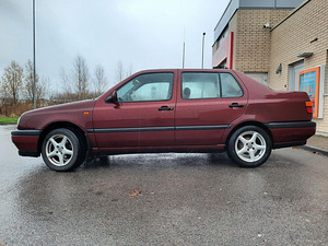 Volkswagen Vento 1992 (1 foto / 6)