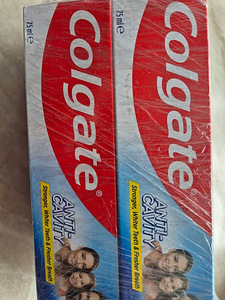 Зубная щетка (2 фото из 2)