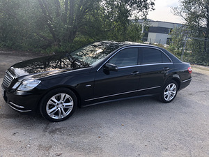 Mercedes-Benz E 300 (4 foto / 5)