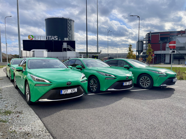 TOYOTA MIRAI AUTO RENT BOLT