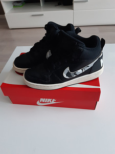 Кроссовки NIKE (1 фото из 1)