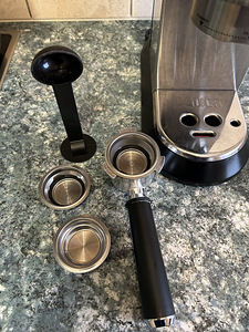 Кофемашина DeLonghi Dedica EC 685.M (2 фото из 7)