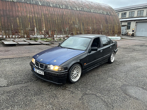 BMW 320i 2.8 (3 foto / 8)