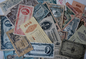 Pārdod banknotes vairāk nekā 60 gab