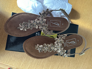Женские босоножки (3 фото из 5)