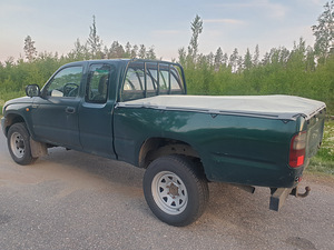 Toyota Hilux (1 foto / 3)