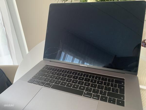 Macbook Pro 15 2019 touchbar / Broken display (foto #1)