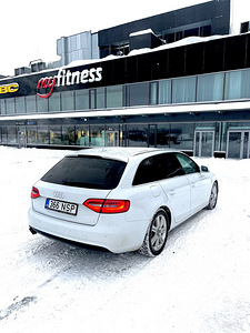 Audi A4 S-Line (3 фото из 8)