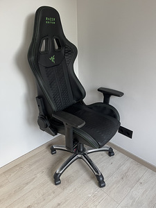 Razer игровое кресло (3 фото из 4)