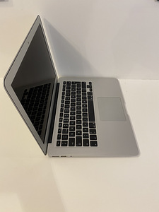 Macbook Air 2017, 13-inch, 256gb, 8gb RAM (4 foto / 4)