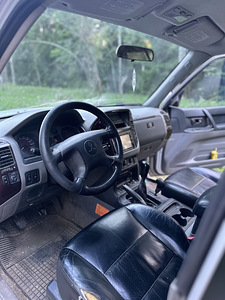 Mitsubishi Pajero (7 foto / 7)