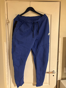 Nike Tech Fleece spordidress (4 foto / 5)