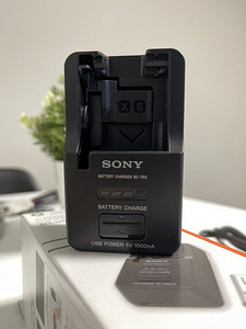 Laadija SONY ACC-TRBX (1 foto / 2)