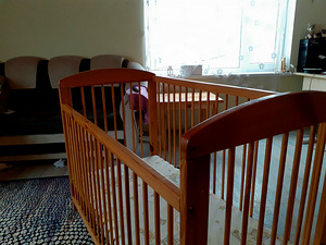 Детская кроватка (3 фото из 3)
