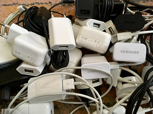 iPhone,Samsung,Lenovo,Nokia,SonyEricsson laadiad ja kaablid (3 foto / 4)