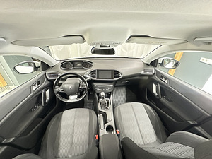 Peugeot 308 Facelift 1.5 75kW (9 foto / 11)
