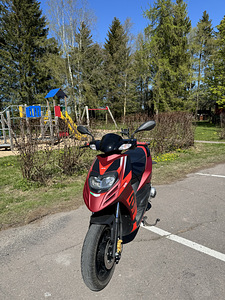 Продается APRILIA SR 50 MOTARD (2 фото из 6)