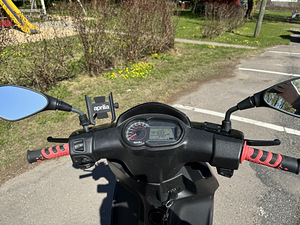 Продается APRILIA SR 50 MOTARD (4 фото из 6)