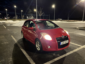 Toyota Yaris T-Sport (7 foto / 9)