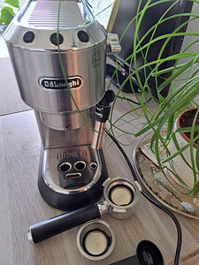 Продается кофемашина Delonghi и кофемолка. (3 фото из 7)