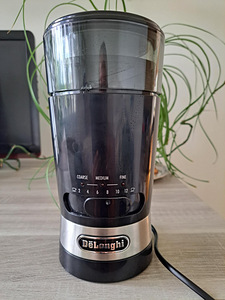 Продается кофемашина Delonghi и кофемолка. (6 фото из 7)