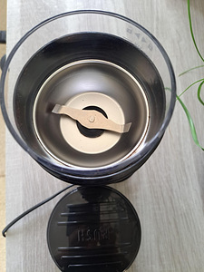 Продается кофемашина Delonghi и кофемолка. (7 фото из 7)