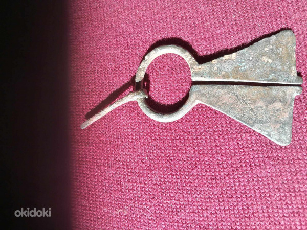 Антикварная редкая серебряная брошь викингов (фото #3)
