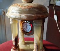 Каминные или настольные часы в классическом стиле из мраморн