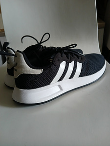 Кроссовки Adidas (2 фото из 9)