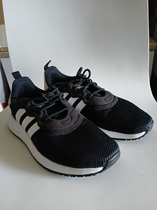 Кроссовки Adidas (3 фото из 9)