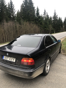 BMW 520i 110kw manuaal (4 foto / 5)