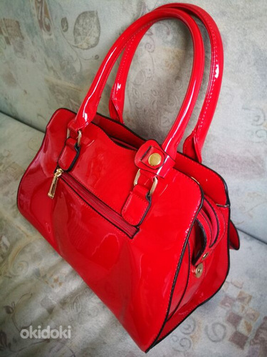 Красная лакированная сумка (фото #2)