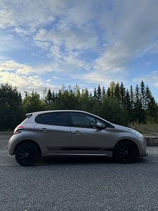 Peugeot 208 (4 фото из 8)