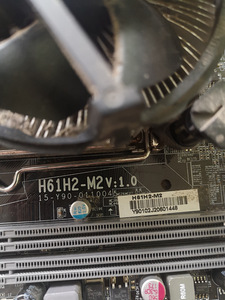 ECS H61H2-M2 LGA1155 (2 foto / 4)