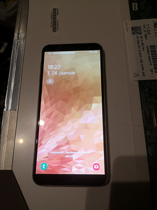 Samasung Galaxy J6 Gold 3/32GB (2 foto / 6)