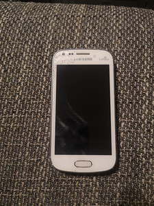 Samsung Galaxy S Duos (1 foto / 3)