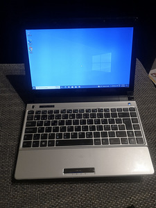 Asus UL20A 12.1" (1 foto / 8)